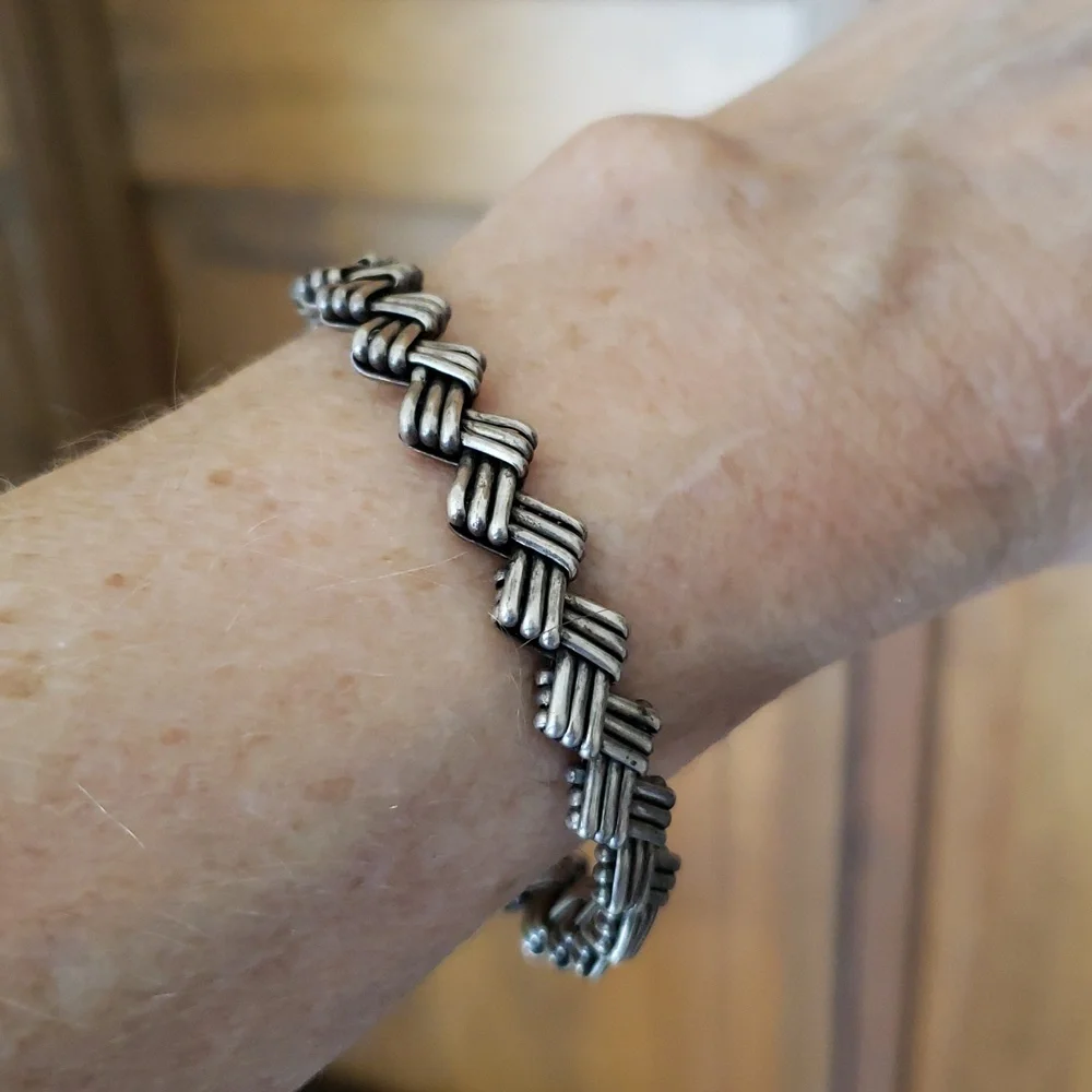 Textured Silver Tone Metal Zig Zag Link Bracelet